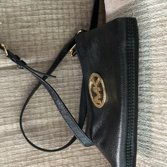 Michael Kors 8 x 6 black triple pouched snap closure Crossbody bag - Picture 4 of 12